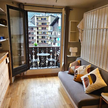 Cozy Chamonix Ski Studio With Mountain Views Екстериор снимка