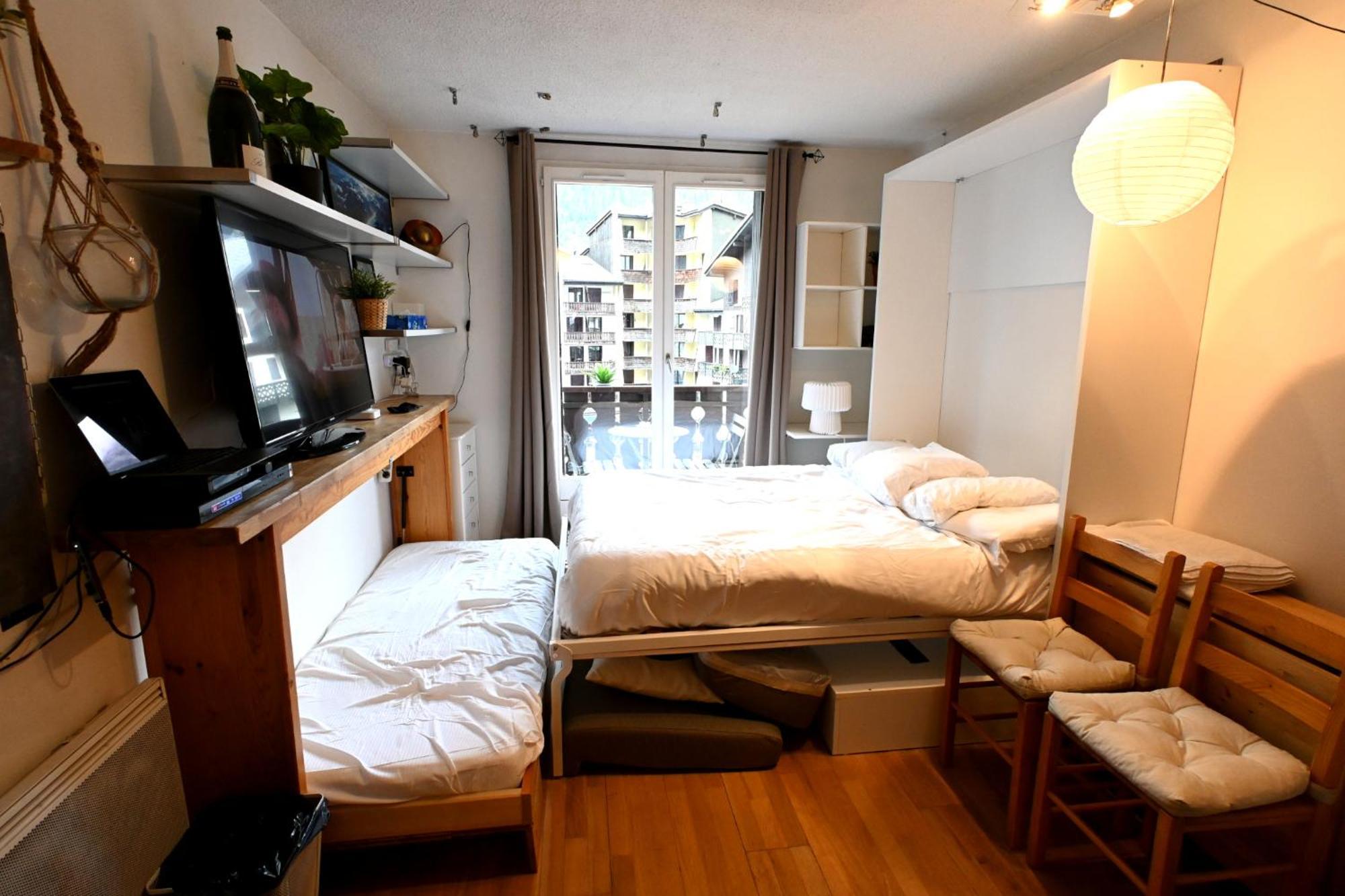 Cozy Chamonix Ski Studio With Mountain Views Екстериор снимка