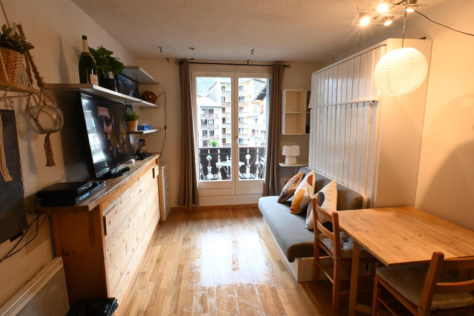 Cozy Chamonix Ski Studio With Mountain Views Екстериор снимка